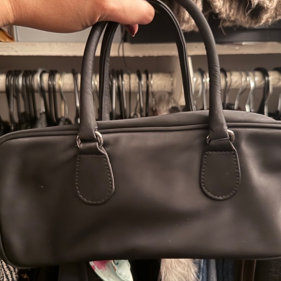 Small Aritzia Bag - Picture 2 of 4